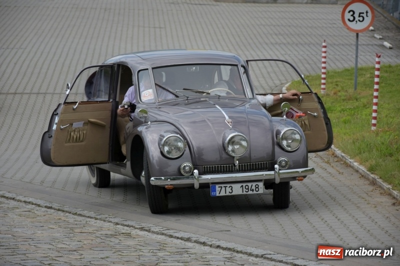 Zdjęcie w galerii na portalu naszraciborz.pl: Kochajcie oldtimery! Czar starych samochodów w Krzyżanowicach [FOTO]  wiadomości z regionu