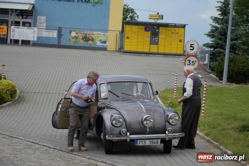 Zdjęcie w galerii na portalu naszraciborz.pl: Kochajcie oldtimery! Czar starych samochodów w Krzyżanowicach [FOTO]  wiadomości z regionu