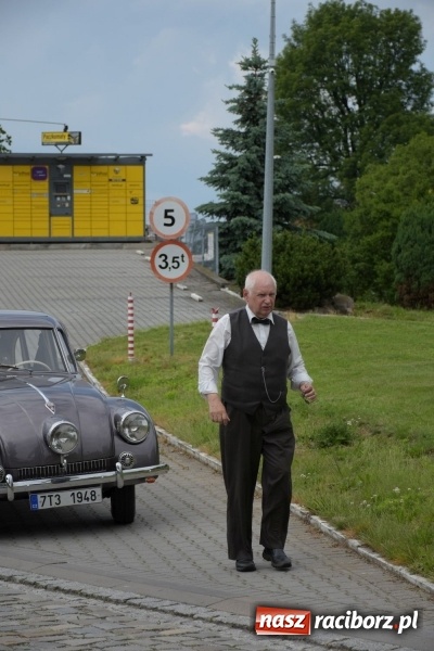 Zdjęcie w galerii na portalu naszraciborz.pl: Kochajcie oldtimery! Czar starych samochodów w Krzyżanowicach [FOTO]  wiadomości z regionu