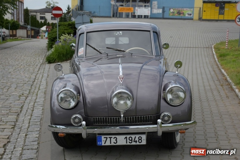 Zdjęcie w galerii na portalu naszraciborz.pl: Kochajcie oldtimery! Czar starych samochodów w Krzyżanowicach [FOTO]  wiadomości z regionu