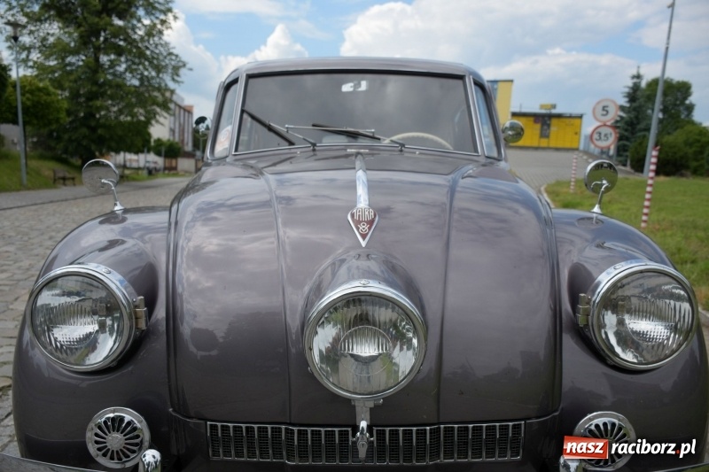 Zdjęcie w galerii na portalu naszraciborz.pl: Kochajcie oldtimery! Czar starych samochodów w Krzyżanowicach [FOTO]  wiadomości z regionu