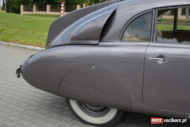 Zdjęcie w galerii na portalu naszraciborz.pl: Kochajcie oldtimery! Czar starych samochodów w Krzyżanowicach [FOTO]  wiadomości z regionu