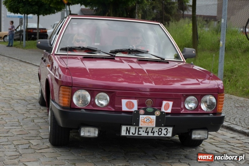 Zdjęcie w galerii na portalu naszraciborz.pl: Kochajcie oldtimery! Czar starych samochodów w Krzyżanowicach [FOTO]  wiadomości z regionu