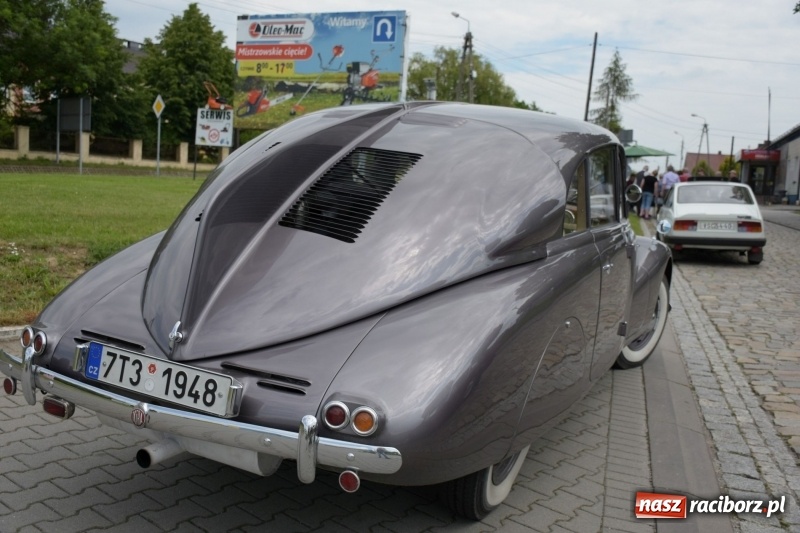 Zdjęcie w galerii na portalu naszraciborz.pl: Kochajcie oldtimery! Czar starych samochodów w Krzyżanowicach [FOTO]  wiadomości z regionu