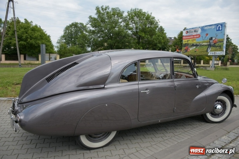 Zdjęcie w galerii na portalu naszraciborz.pl: Kochajcie oldtimery! Czar starych samochodów w Krzyżanowicach [FOTO]  wiadomości z regionu