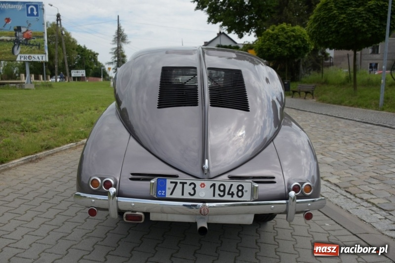 Zdjęcie w galerii na portalu naszraciborz.pl: Kochajcie oldtimery! Czar starych samochodów w Krzyżanowicach [FOTO]  wiadomości z regionu