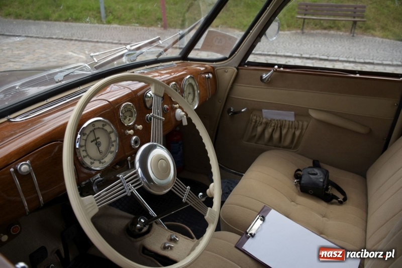 Zdjęcie w galerii na portalu naszraciborz.pl: Kochajcie oldtimery! Czar starych samochodów w Krzyżanowicach [FOTO]  wiadomości z regionu