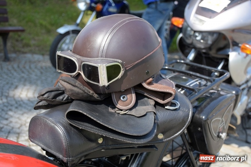 Zdjęcie w galerii na portalu naszraciborz.pl: Kochajcie oldtimery! Czar starych samochodów w Krzyżanowicach [FOTO]  wiadomości z regionu