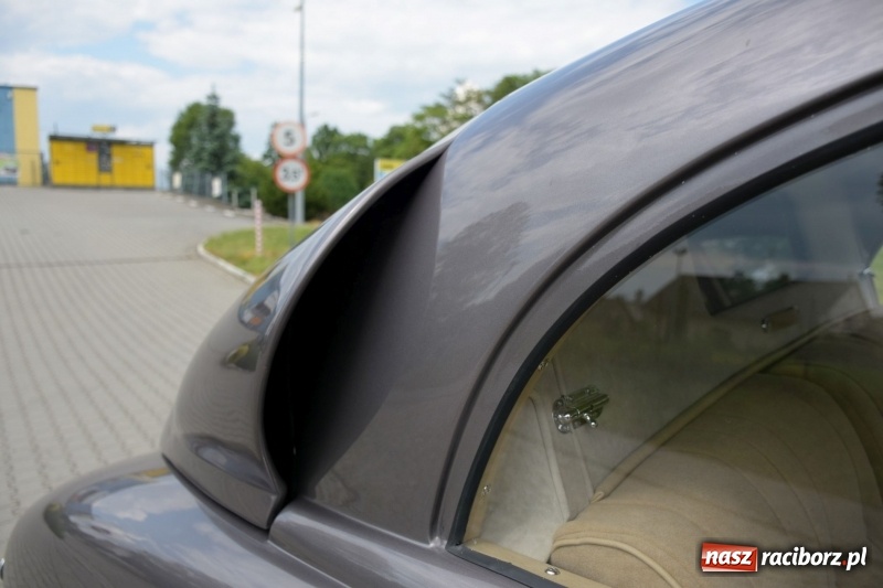 Zdjęcie w galerii na portalu naszraciborz.pl: Kochajcie oldtimery! Czar starych samochodów w Krzyżanowicach [FOTO]  wiadomości z regionu