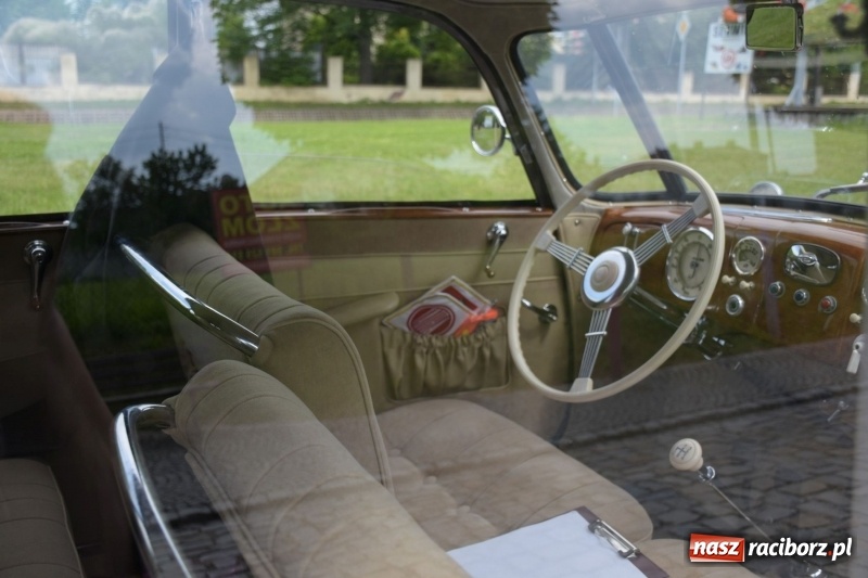 Zdjęcie w galerii na portalu naszraciborz.pl: Kochajcie oldtimery! Czar starych samochodów w Krzyżanowicach [FOTO]  wiadomości z regionu