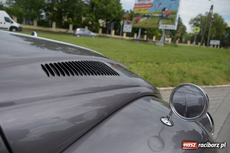 Zdjęcie w galerii na portalu naszraciborz.pl: Kochajcie oldtimery! Czar starych samochodów w Krzyżanowicach [FOTO]  wiadomości z regionu