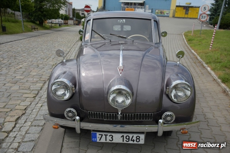 Zdjęcie w galerii na portalu naszraciborz.pl: Kochajcie oldtimery! Czar starych samochodów w Krzyżanowicach [FOTO]  wiadomości z regionu