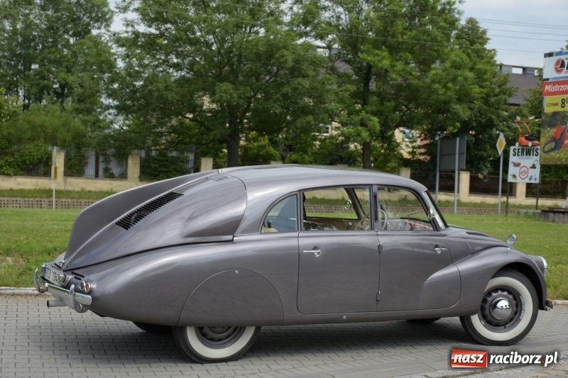 Zdjęcie w galerii na portalu naszraciborz.pl: Kochajcie oldtimery! Czar starych samochodów w Krzyżanowicach [FOTO]  wiadomości z regionu