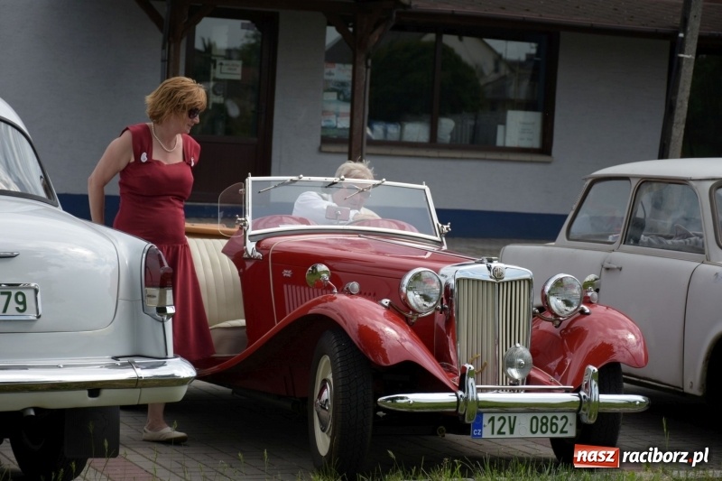 Zdjęcie w galerii na portalu naszraciborz.pl: Kochajcie oldtimery! Czar starych samochodów w Krzyżanowicach [FOTO]  wiadomości z regionu