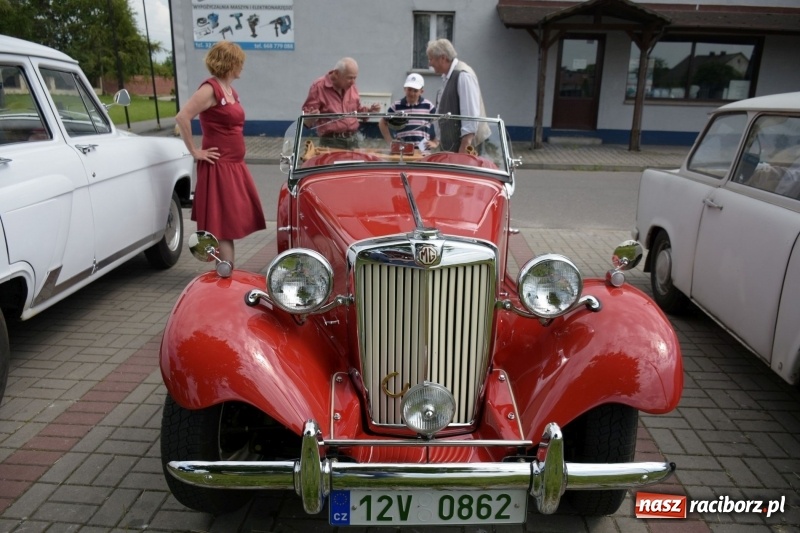 Zdjęcie w galerii na portalu naszraciborz.pl: Kochajcie oldtimery! Czar starych samochodów w Krzyżanowicach [FOTO]  wiadomości z regionu