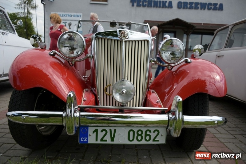Zdjęcie w galerii na portalu naszraciborz.pl: Kochajcie oldtimery! Czar starych samochodów w Krzyżanowicach [FOTO]  wiadomości z regionu