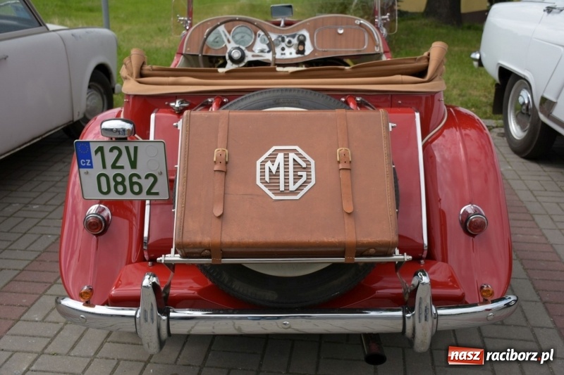 Zdjęcie w galerii na portalu naszraciborz.pl: Kochajcie oldtimery! Czar starych samochodów w Krzyżanowicach [FOTO]  wiadomości z regionu