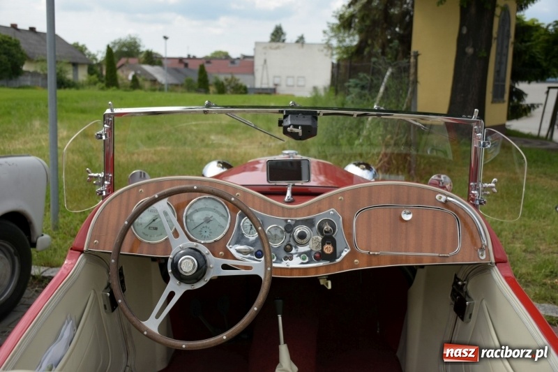 Zdjęcie w galerii na portalu naszraciborz.pl: Kochajcie oldtimery! Czar starych samochodów w Krzyżanowicach [FOTO]  wiadomości z regionu