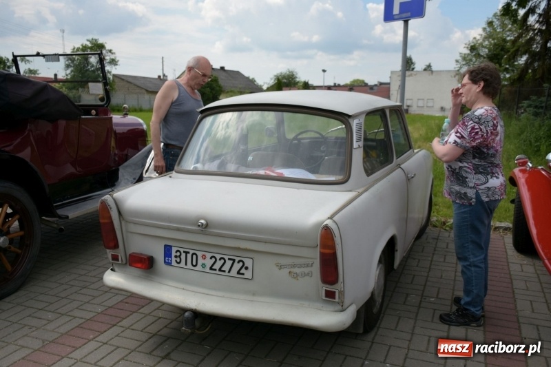 Zdjęcie w galerii na portalu naszraciborz.pl: Kochajcie oldtimery! Czar starych samochodów w Krzyżanowicach [FOTO]  wiadomości z regionu