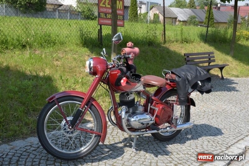 Zdjęcie w galerii na portalu naszraciborz.pl: Kochajcie oldtimery! Czar starych samochodów w Krzyżanowicach [FOTO]  wiadomości z regionu