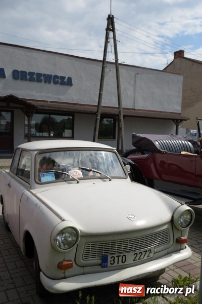 Zdjęcie w galerii na portalu naszraciborz.pl: Kochajcie oldtimery! Czar starych samochodów w Krzyżanowicach [FOTO]  wiadomości z regionu