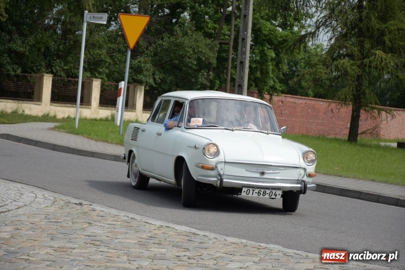 Zdjęcie w galerii na portalu naszraciborz.pl: Kochajcie oldtimery! Czar starych samochodów w Krzyżanowicach [FOTO]  wiadomości z regionu