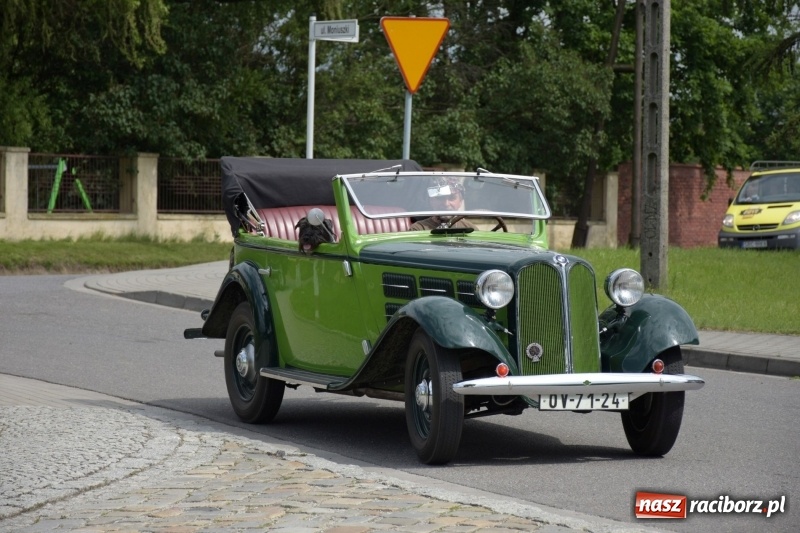 Zdjęcie w galerii na portalu naszraciborz.pl: Kochajcie oldtimery! Czar starych samochodów w Krzyżanowicach [FOTO]  wiadomości z regionu