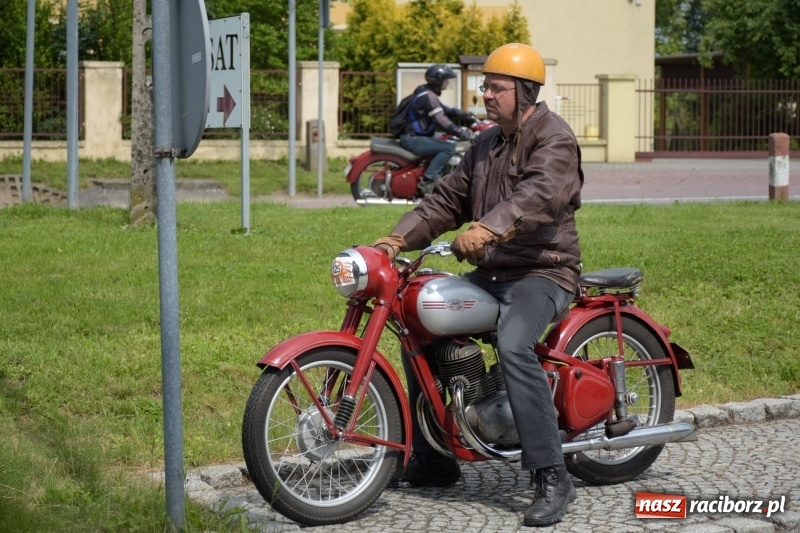 Zdjęcie w galerii na portalu naszraciborz.pl: Kochajcie oldtimery! Czar starych samochodów w Krzyżanowicach [FOTO]  wiadomości z regionu