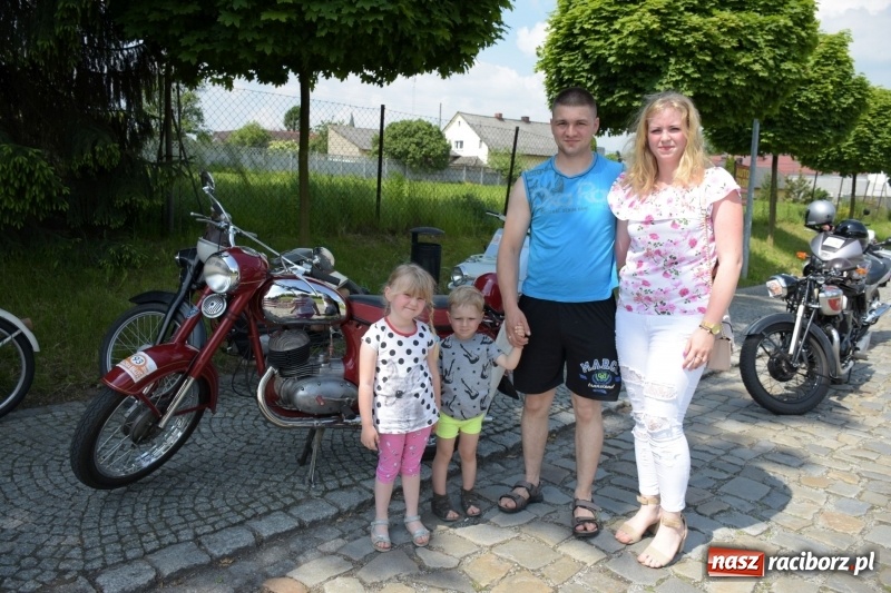 Zdjęcie w galerii na portalu naszraciborz.pl: Kochajcie oldtimery! Czar starych samochodów w Krzyżanowicach [FOTO]  wiadomości z regionu