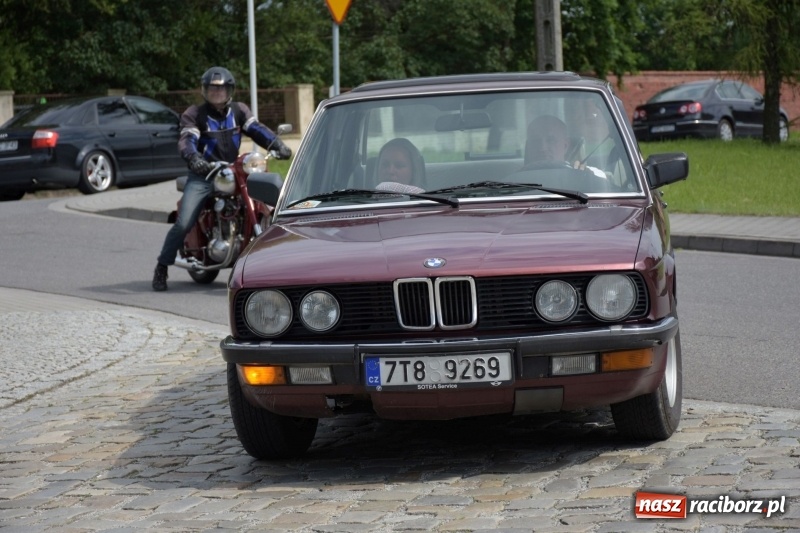 Zdjęcie w galerii na portalu naszraciborz.pl: Kochajcie oldtimery! Czar starych samochodów w Krzyżanowicach [FOTO]  wiadomości z regionu