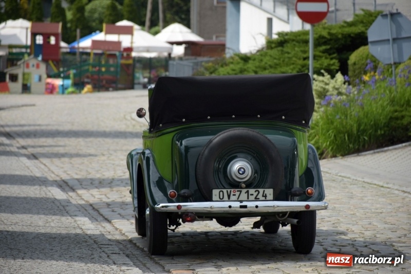 Zdjęcie w galerii na portalu naszraciborz.pl: Kochajcie oldtimery! Czar starych samochodów w Krzyżanowicach [FOTO]  wiadomości z regionu