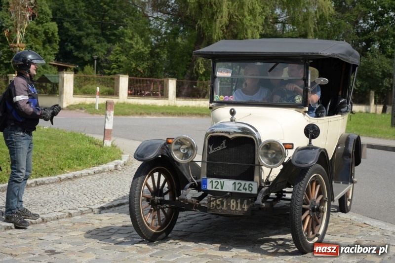Zdjęcie w galerii na portalu naszraciborz.pl: Kochajcie oldtimery! Czar starych samochodów w Krzyżanowicach [FOTO]  wiadomości z regionu