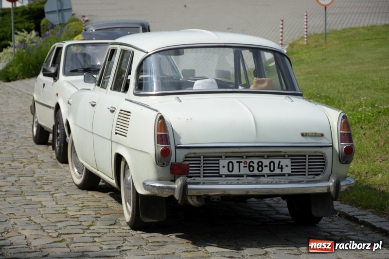 Zdjęcie w galerii na portalu naszraciborz.pl: Kochajcie oldtimery! Czar starych samochodów w Krzyżanowicach [FOTO]  wiadomości z regionu