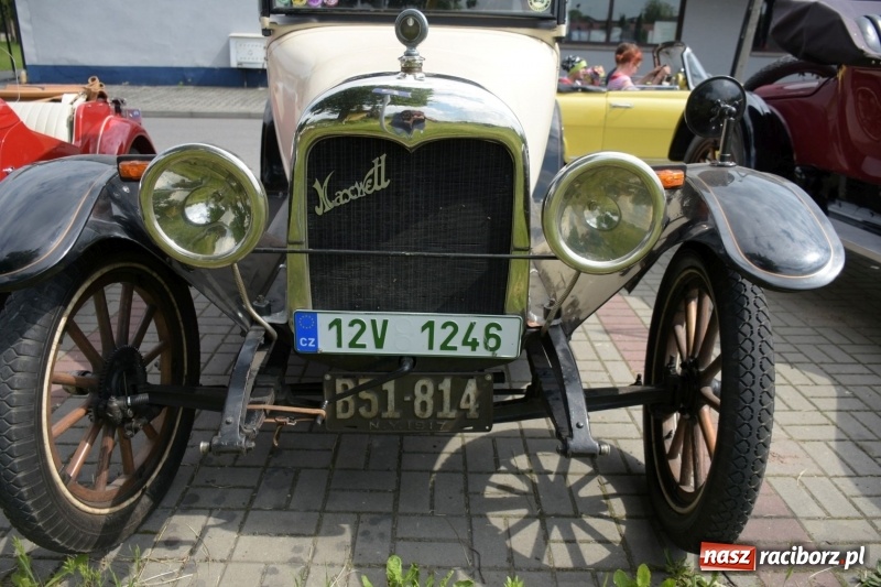 Zdjęcie w galerii na portalu naszraciborz.pl: Kochajcie oldtimery! Czar starych samochodów w Krzyżanowicach [FOTO]  wiadomości z regionu