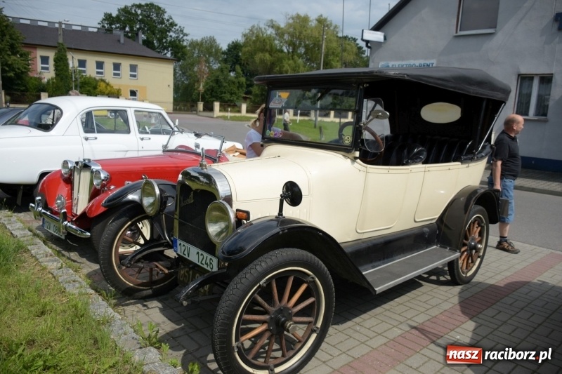 Zdjęcie w galerii na portalu naszraciborz.pl: Kochajcie oldtimery! Czar starych samochodów w Krzyżanowicach [FOTO]  wiadomości z regionu