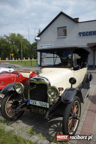Zdjęcie w galerii na portalu naszraciborz.pl: Kochajcie oldtimery! Czar starych samochodów w Krzyżanowicach [FOTO]  wiadomości z regionu