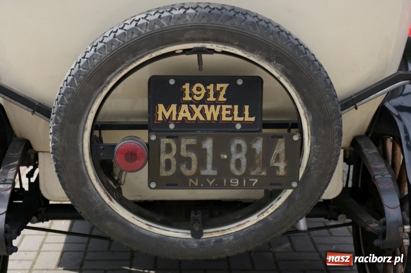 Zdjęcie w galerii na portalu naszraciborz.pl: Kochajcie oldtimery! Czar starych samochodów w Krzyżanowicach [FOTO]  wiadomości z regionu