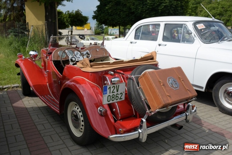 Zdjęcie w galerii na portalu naszraciborz.pl: Kochajcie oldtimery! Czar starych samochodów w Krzyżanowicach [FOTO]  wiadomości z regionu