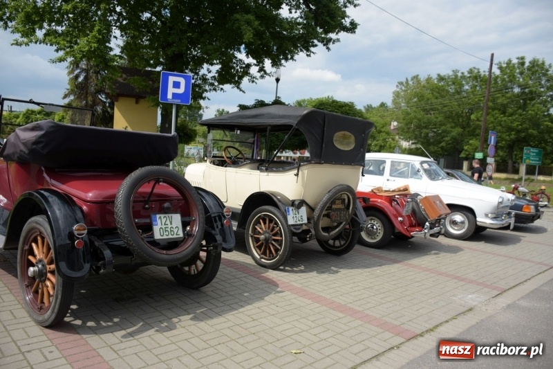 Zdjęcie w galerii na portalu naszraciborz.pl: Kochajcie oldtimery! Czar starych samochodów w Krzyżanowicach [FOTO]  wiadomości z regionu
