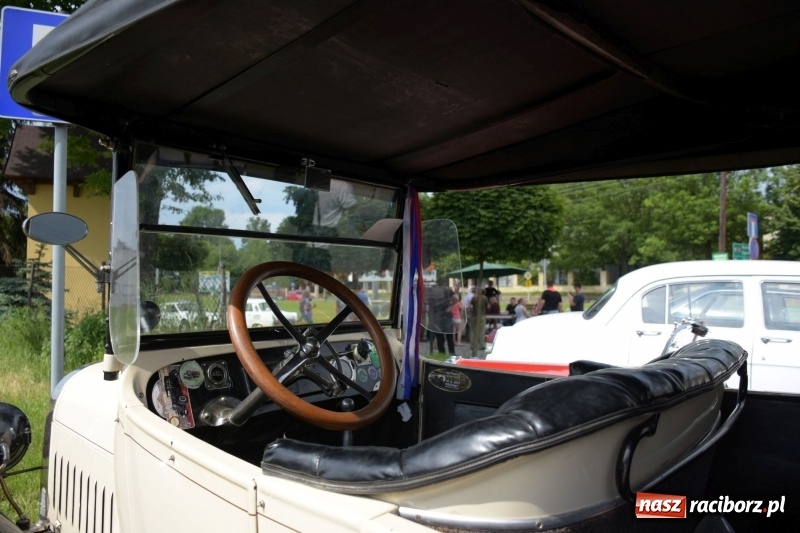 Zdjęcie w galerii na portalu naszraciborz.pl: Kochajcie oldtimery! Czar starych samochodów w Krzyżanowicach [FOTO]  wiadomości z regionu