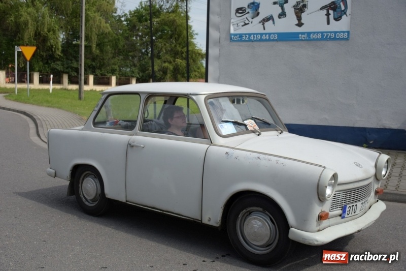 Zdjęcie w galerii na portalu naszraciborz.pl: Kochajcie oldtimery! Czar starych samochodów w Krzyżanowicach [FOTO]  wiadomości z regionu