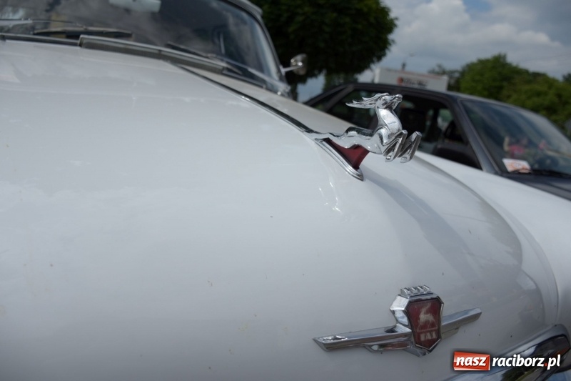 Zdjęcie w galerii na portalu naszraciborz.pl: Kochajcie oldtimery! Czar starych samochodów w Krzyżanowicach [FOTO]  wiadomości z regionu