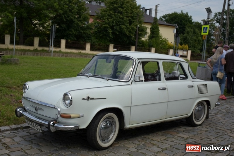 Zdjęcie w galerii na portalu naszraciborz.pl: Kochajcie oldtimery! Czar starych samochodów w Krzyżanowicach [FOTO]  wiadomości z regionu