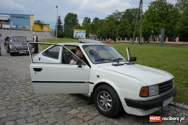 Zdjęcie w galerii na portalu naszraciborz.pl: Kochajcie oldtimery! Czar starych samochodów w Krzyżanowicach [FOTO]  wiadomości z regionu