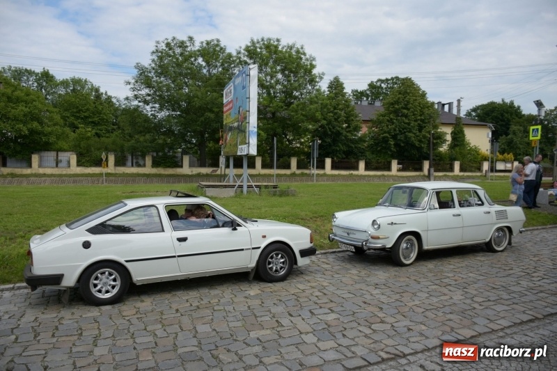 Zdjęcie w galerii na portalu naszraciborz.pl: Kochajcie oldtimery! Czar starych samochodów w Krzyżanowicach [FOTO]  wiadomości z regionu