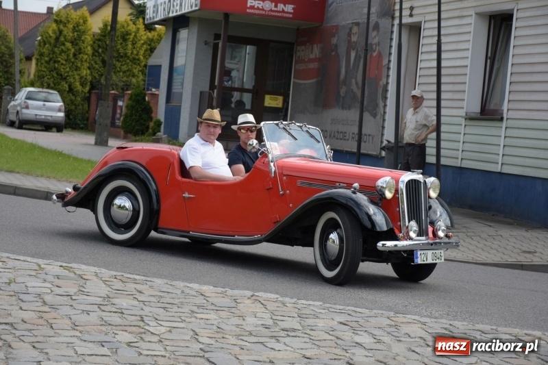Zdjęcie w galerii na portalu naszraciborz.pl: Kochajcie oldtimery! Czar starych samochodów w Krzyżanowicach [FOTO]  wiadomości z regionu