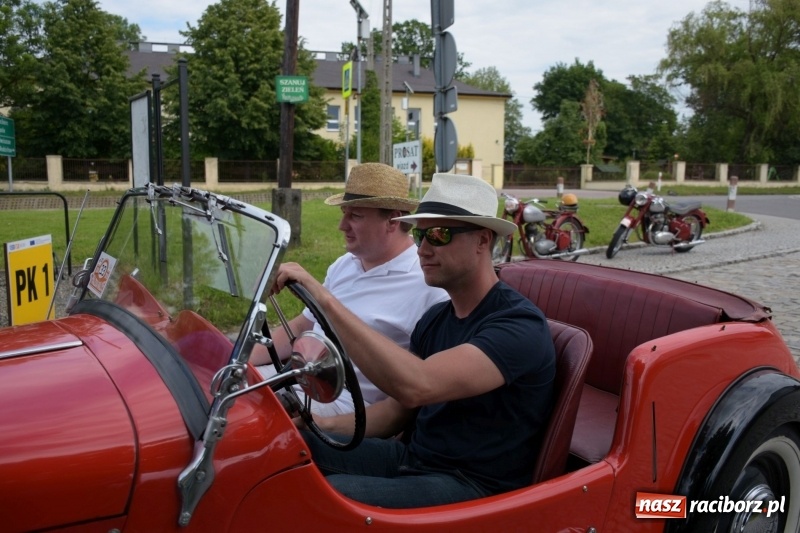 Zdjęcie w galerii na portalu naszraciborz.pl: Kochajcie oldtimery! Czar starych samochodów w Krzyżanowicach [FOTO]  wiadomości z regionu
