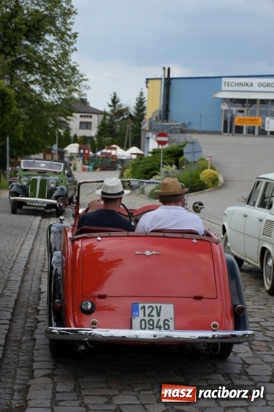 Zdjęcie w galerii na portalu naszraciborz.pl: Kochajcie oldtimery! Czar starych samochodów w Krzyżanowicach [FOTO]  wiadomości z regionu