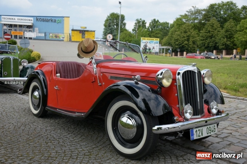 Zdjęcie w galerii na portalu naszraciborz.pl: Kochajcie oldtimery! Czar starych samochodów w Krzyżanowicach [FOTO]  wiadomości z regionu