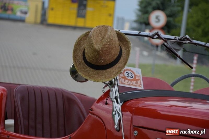 Zdjęcie w galerii na portalu naszraciborz.pl: Kochajcie oldtimery! Czar starych samochodów w Krzyżanowicach [FOTO]  wiadomości z regionu